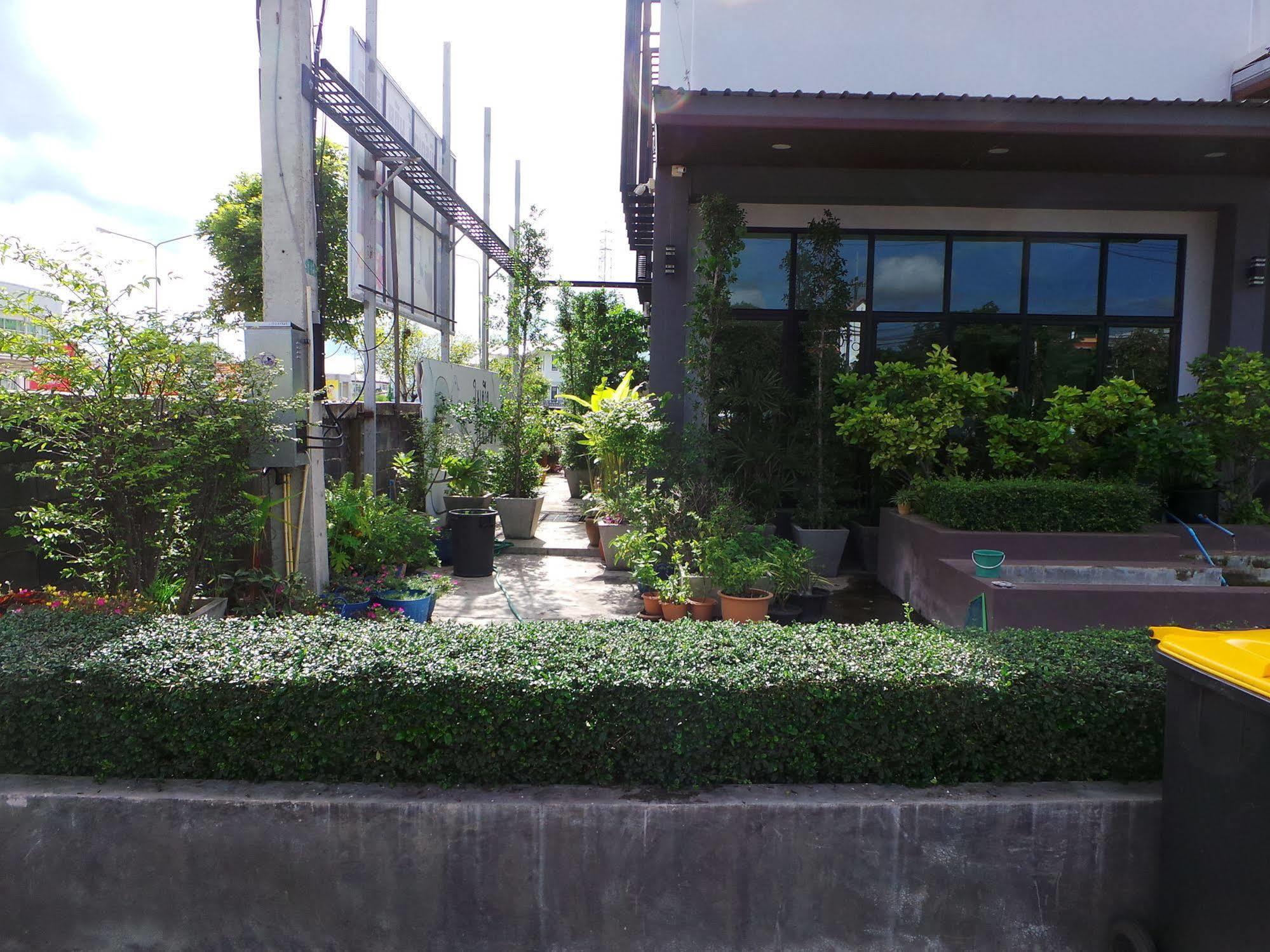 Bird Day Boutique Hotel Mukdahan Exteriör bild
